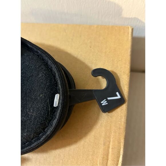 Secret treasures slippers shoes 7w wides black new - Picture 3 of 4